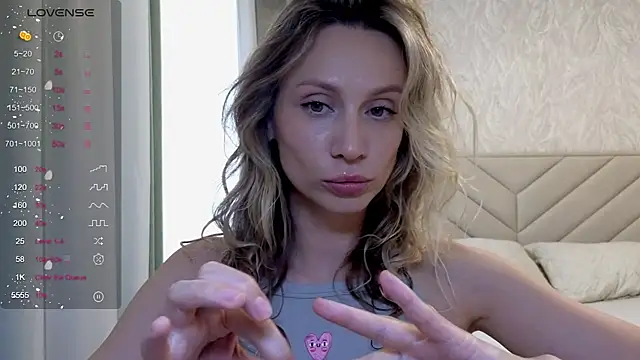 Snapshot of Alice_Wonders chatting on 05-18-26, 06:40 Alice Wonders online show from 05-18-26, 06:40