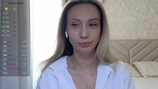 Snapshot of Alice_Wonders chatting on 04-28-26, 06:29 Alice Wonders online show from 04-28-26, 06:29