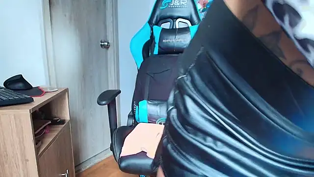 Hot Brunette34 online show from 03-22-26, 09:16