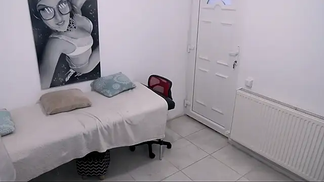 Snapshot of TinaMaay chatting on 01-24-25, 08:02 TinaMaay online show from 01-24-25, 08:02