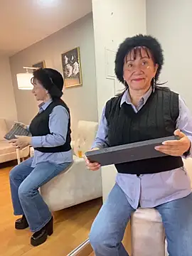 Snapshot of Savvanahh chatting on 02-14-26, 12:05 Savvanahh online show from 02-14-26, 12:05