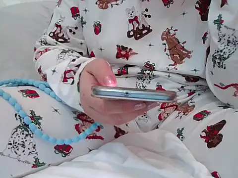 RealLittleRedRidingHood online show from 11-01-25, 06:02