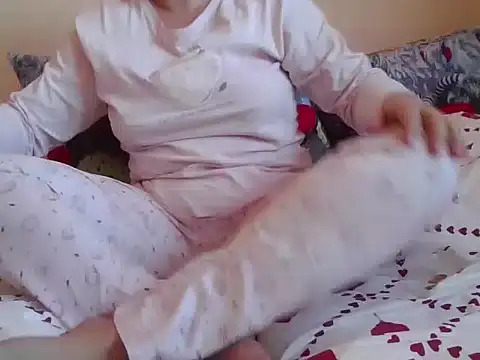 RealLittleRedRidingHood online show from 11-27-25, 01:11