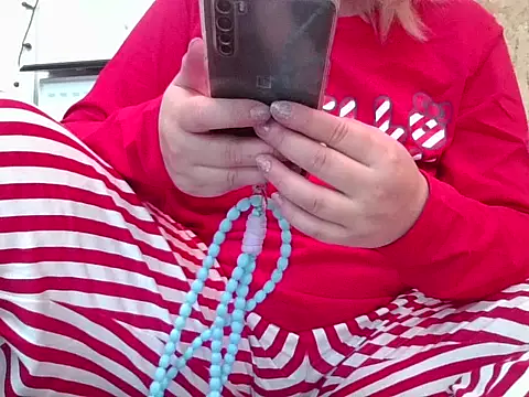 RealLittleRedRidingHood online show from 11-13-25, 10:19