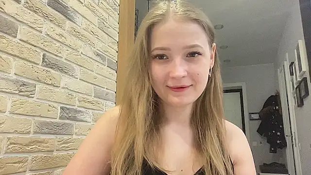 CharmingSarah online show from 03-26-26, 04:38