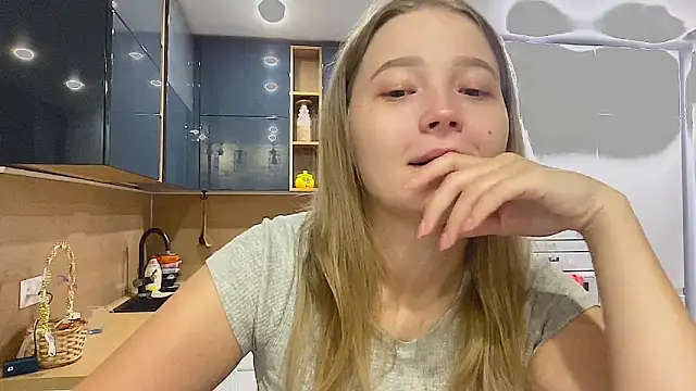 CharmingSarah online show from 09-13-25, 03:45