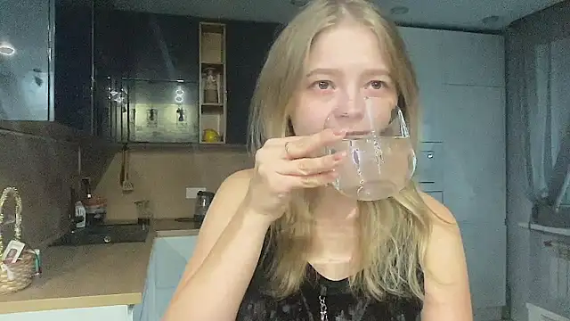 CharmingSarah online show from 09-10-25, 03:22