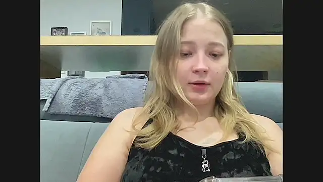 CharmingSarah online show from 10-16-25, 04:26