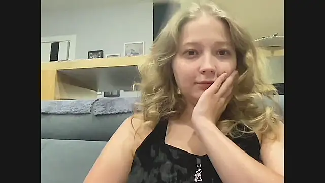 CharmingSarah online show from 09-25-25, 04:35