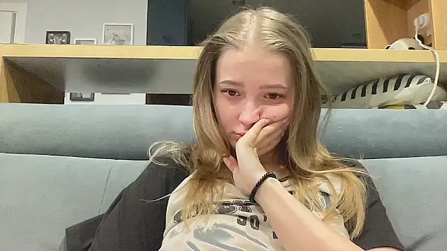 CharmingSarah online show from 04-15-26, 04:22