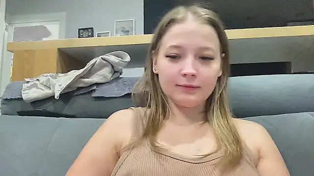 CharmingSarah online show from 10-25-25, 04:40