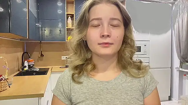 CharmingSarah online show from 09-27-25, 03:29