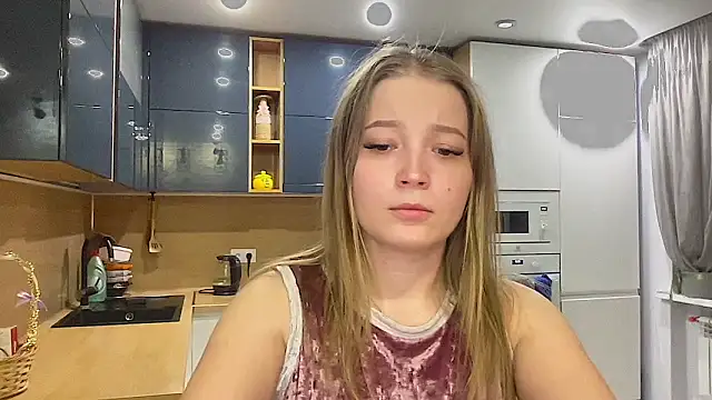 CharmingSarah online show from 11-05-25, 02:42