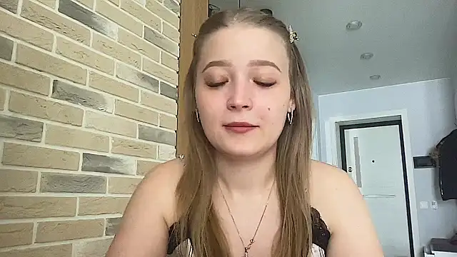 CharmingSarah online show from 03-10-26, 10:30