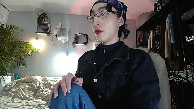 NicoleCortez online show from 11-20-25, 02:23