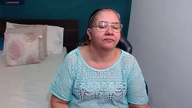 Snapshot of scaelettdubois chatting on 02-10-26, 01:15 scaelettdubois online show from 02-10-26, 01:15