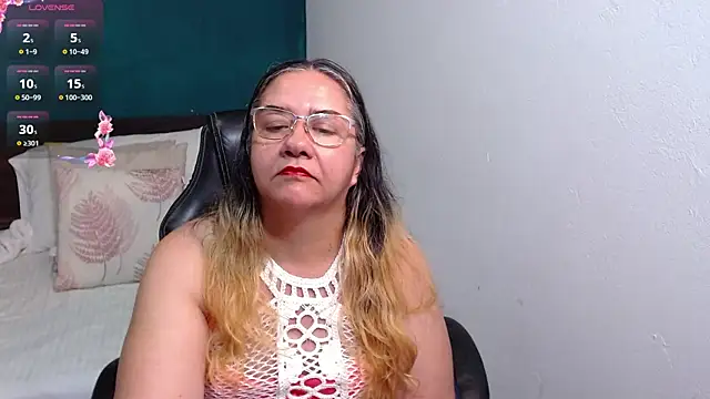 scaelettdubois online show from 10-19-25, 03:09