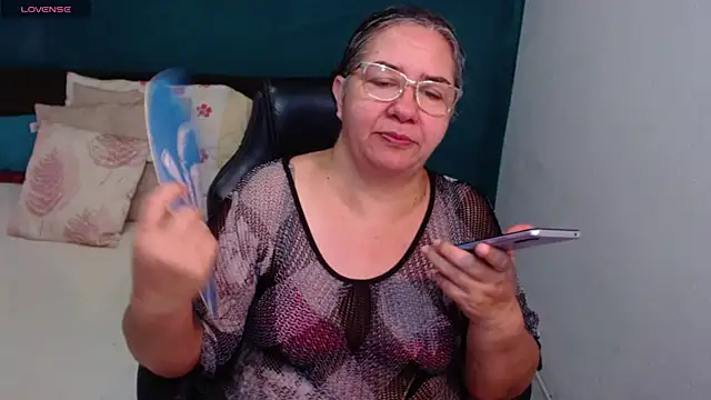 Snapshot of scaelettdubois chatting on 05-20-26, 01:13 scaelettdubois online show from 05-20-26, 01:13