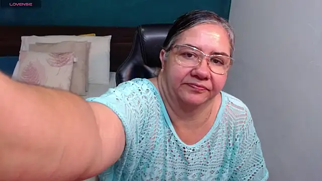 Snapshot of scaelettdubois chatting on 02-13-26, 03:17 scaelettdubois online show from 02-13-26, 03:17