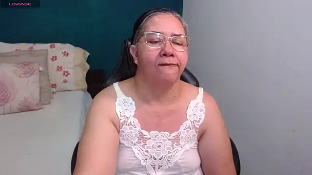 Snapshot of scaelettdubois chatting on 04-30-26, 02:18 scaelettdubois online show from 04-30-26, 02:18