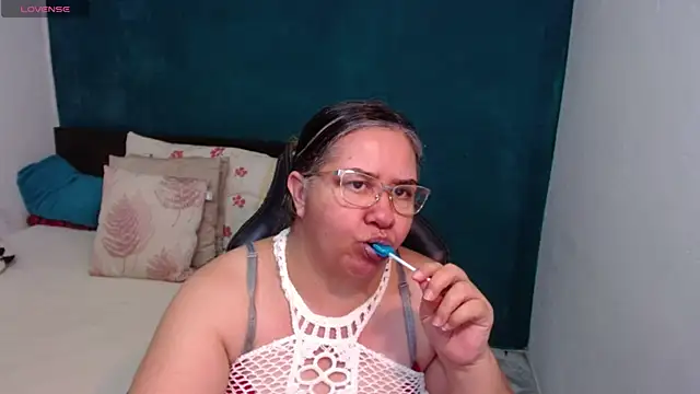 Snapshot of scaelettdubois chatting on 05-23-26, 12:20 scaelettdubois online show from 05-23-26, 12:20