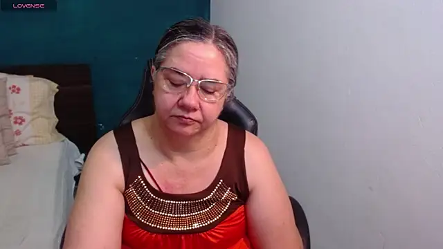Snapshot of scaelettdubois chatting on 06-07-26, 10:04 scaelettdubois online show from 06-07-26, 10:04