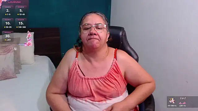 Snapshot of scaelettdubois chatting on 02-17-26, 01:25 scaelettdubois online show from 02-17-26, 01:25