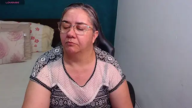 Snapshot of scaelettdubois chatting on 06-04-26, 10:36 scaelettdubois online show from 06-04-26, 10:36