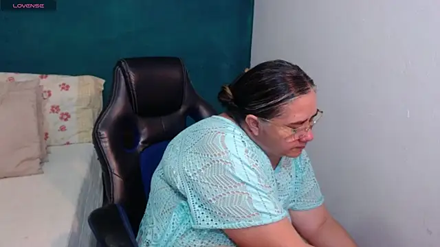 Snapshot of scaelettdubois chatting on 05-07-26, 02:38 scaelettdubois online show from 05-07-26, 02:38