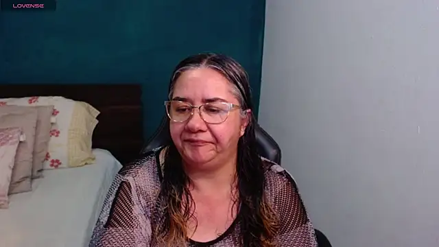 Snapshot of scaelettdubois chatting on 05-26-26, 02:20 scaelettdubois online show from 05-26-26, 02:20