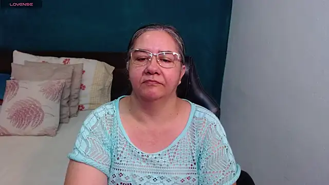 Snapshot of scaelettdubois chatting on 05-28-26, 01:57 scaelettdubois online show from 05-28-26, 01:57