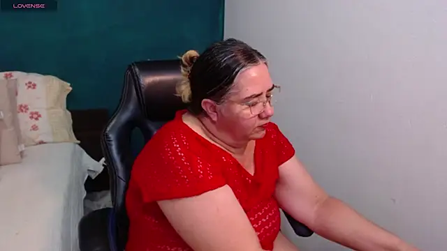 Snapshot of scaelettdubois chatting on 05-02-26, 12:27 scaelettdubois online show from 05-02-26, 12:27