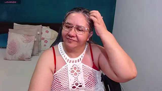 Snapshot of scaelettdubois chatting on 05-29-26, 01:22 scaelettdubois online show from 05-29-26, 01:22
