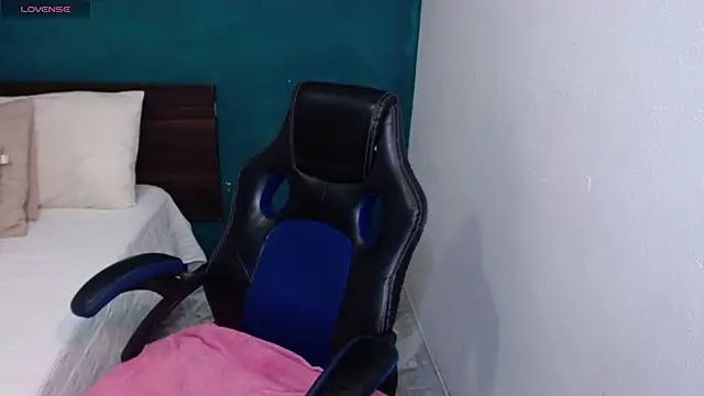 Snapshot of scaelettdubois chatting on 02-15-26, 01:39 scaelettdubois online show from 02-15-26, 01:39