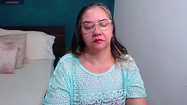 Snapshot of scaelettdubois chatting on 01-18-26, 12:25 scaelettdubois online show from 01-18-26, 12:25