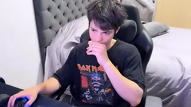 SasukeUhchiaa online show from 02-22-25, 01:33