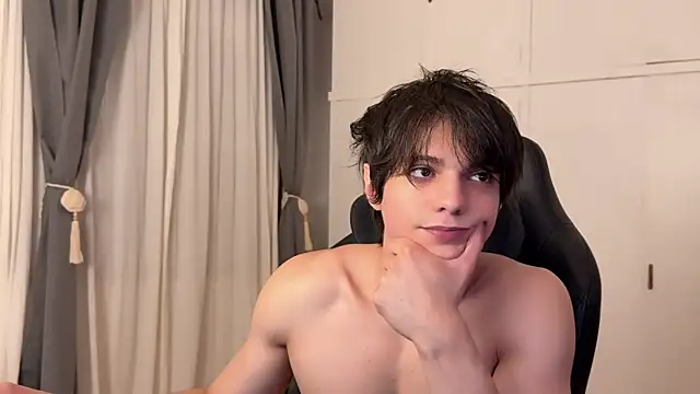 SasukeUhchiaa online show from 04-08-26, 06:04