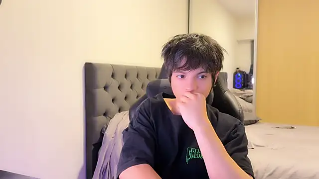 SasukeUhchiaa online show from 03-19-25, 12:37