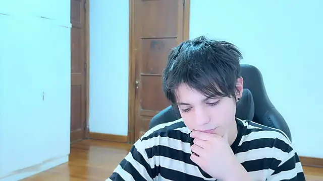 SasukeUhchiaa online show from 09-14-25, 04:18