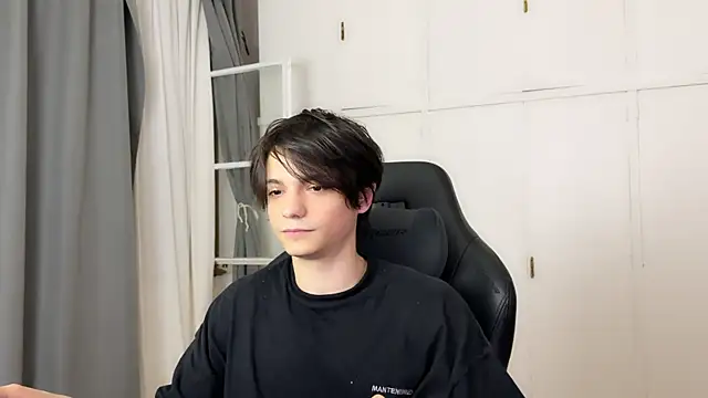 SasukeUhchiaa online show from 03-25-26, 02:01