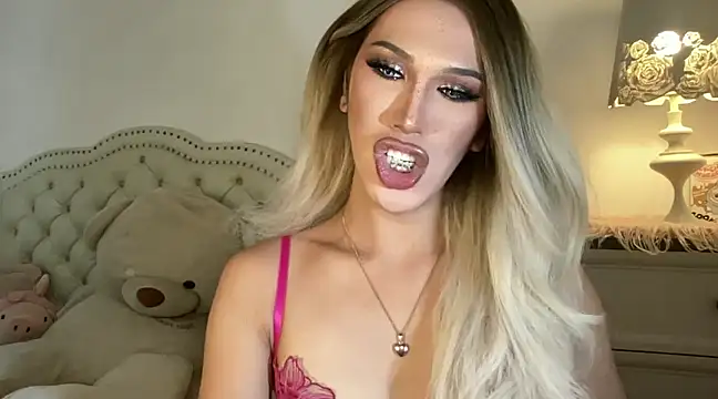 Ts glamxxxx online show from 02-26-25, 04:41
