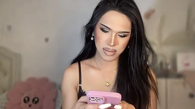 Ts glamxxxx online show from 11-18-25, 01:32