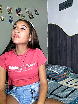 Little Naughty Nicole online show from 04-17-26, 06:27