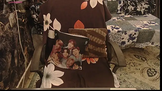 Snapshot of sexyrihana1 chatting on 10-31-25, 07:27 sexyrihana1 online show from 10-31-25, 07:27