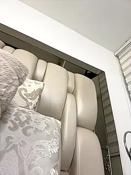 ALISSON FOXXX1 online show from 11-07-25, 10:57