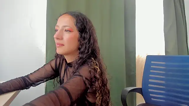 Snapshot of Lucia_Fuster chatting on 07-10-26, 07:58 Lucia Fuster online show from 07-10-26, 07:58