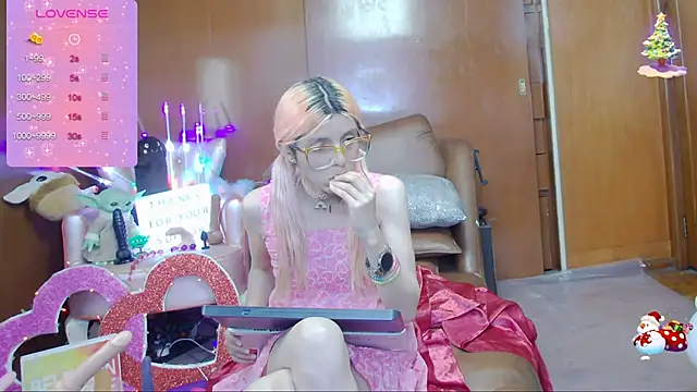 Snapshot of Skinygirl chatting on 03-07-25, 10:54 Skinygirl online show from 03-07-25, 10:54