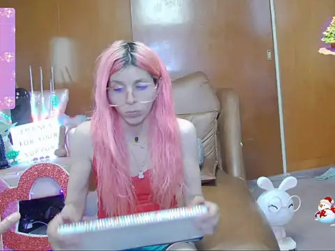 Snapshot of Skinygirl chatting on 09-23-25, 12:39 Skinygirl online show from 09-23-25, 12:39