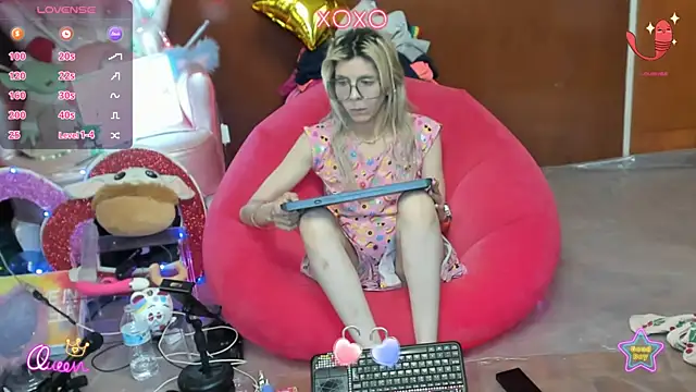 Skinygirl online show from 07-25-26, 01:35