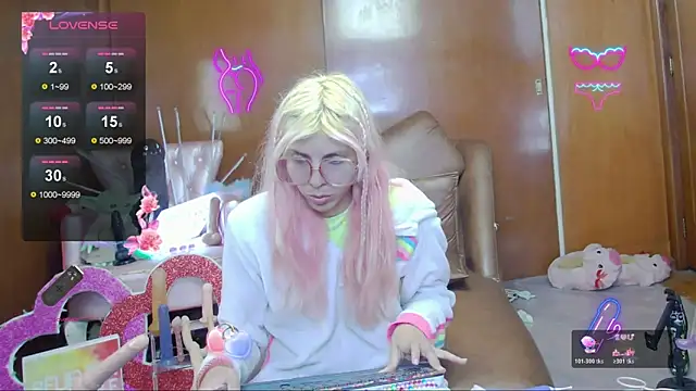 Skinygirl online show from 11-15-25, 11:31